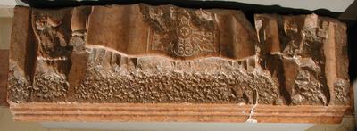 Tolnai Máté pannonhalmi főapát sírkövének töredéke