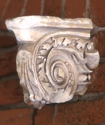 Fragment of a composite capital